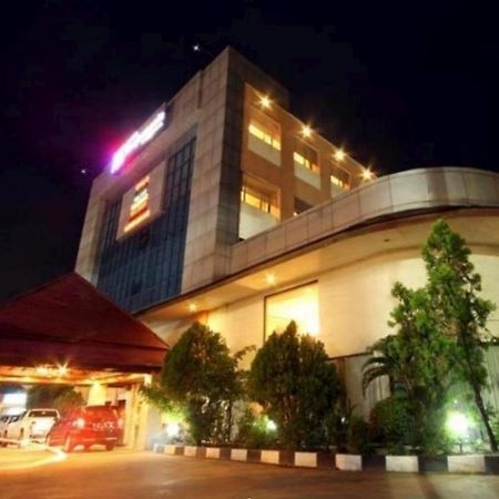 Hotel Banjarmasin International Екстериор снимка