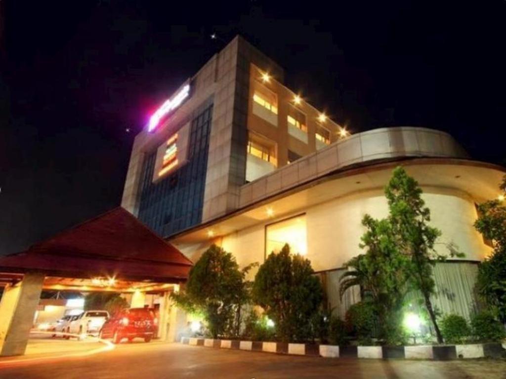 Hotel Banjarmasin International Екстериор снимка