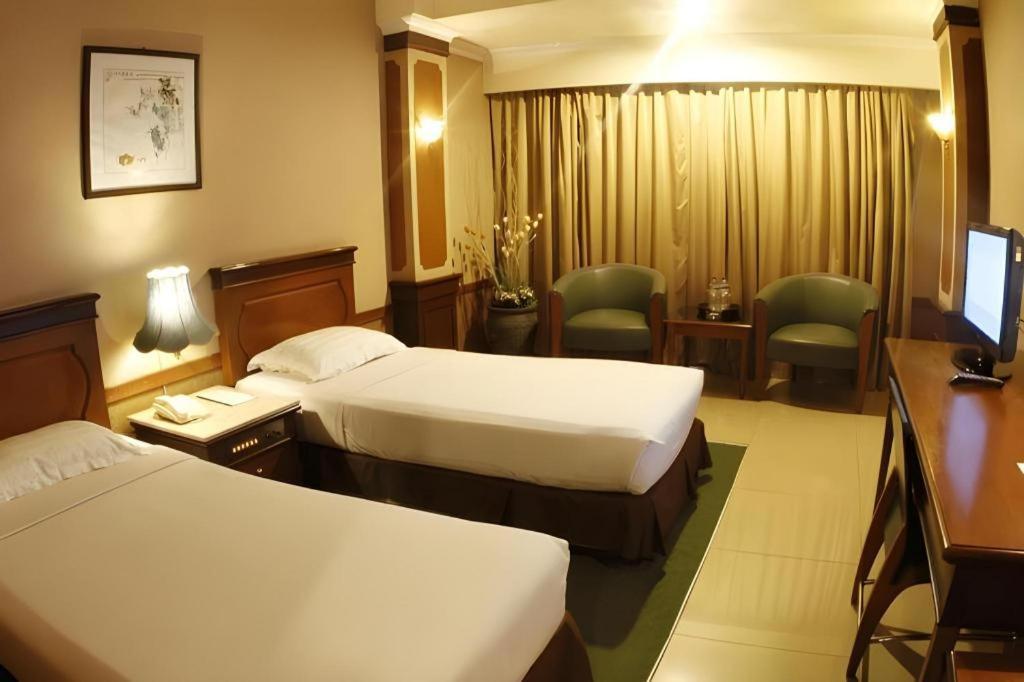 Hotel Banjarmasin International Екстериор снимка